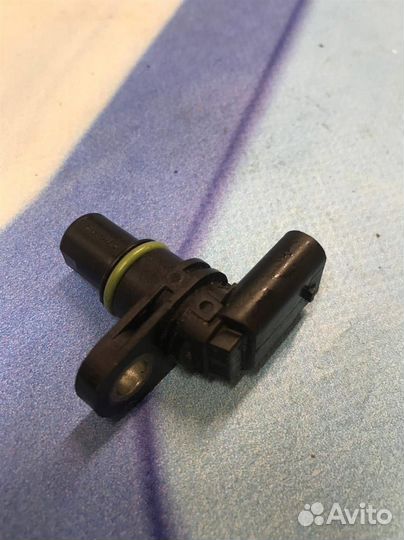 Датчик положения распредвала 04C907601A