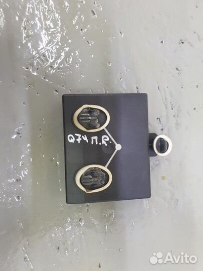 Блок управления дверьми передний правый Audi Q7