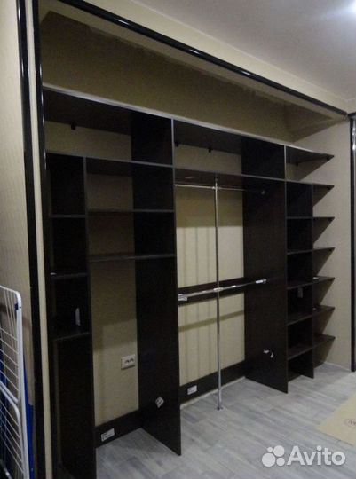 Шкаф в квартиру