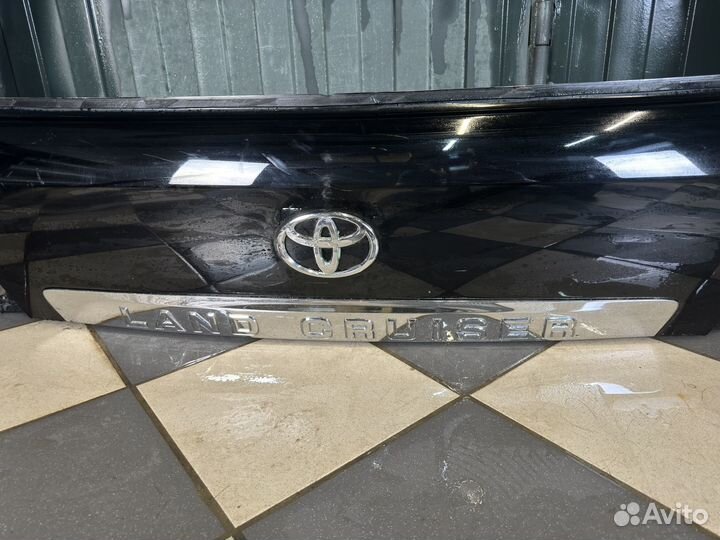 Задняя крышка багажника Toyota Land Cruiser 200