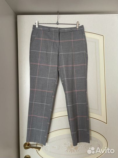 Клетчатовый костюм в сером цвете