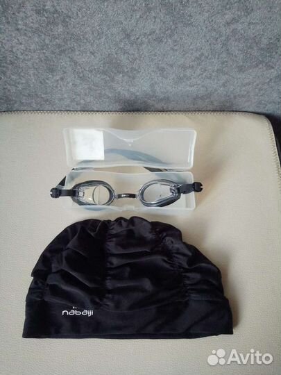 Очки и шапочка для плавания