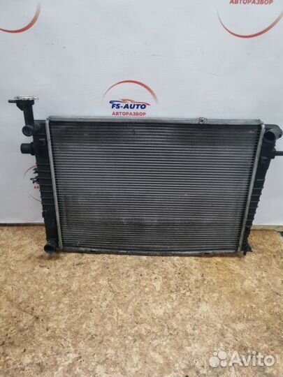 Радиатор охлаждения двигателя Kia Sportage 2 SUV