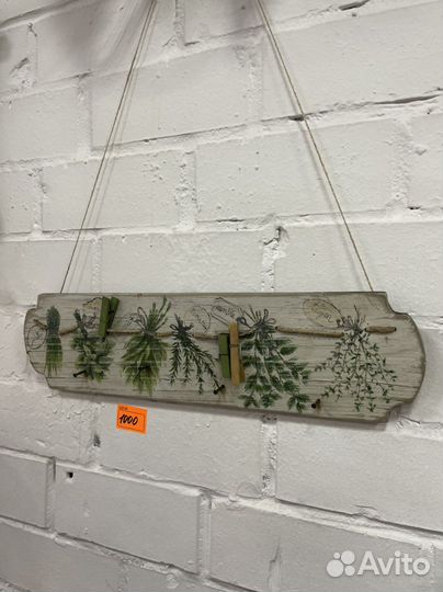 Предметы интерьера на стену