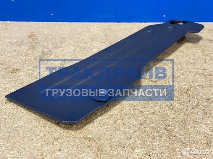 Планка под фару Вольво фм13 правая