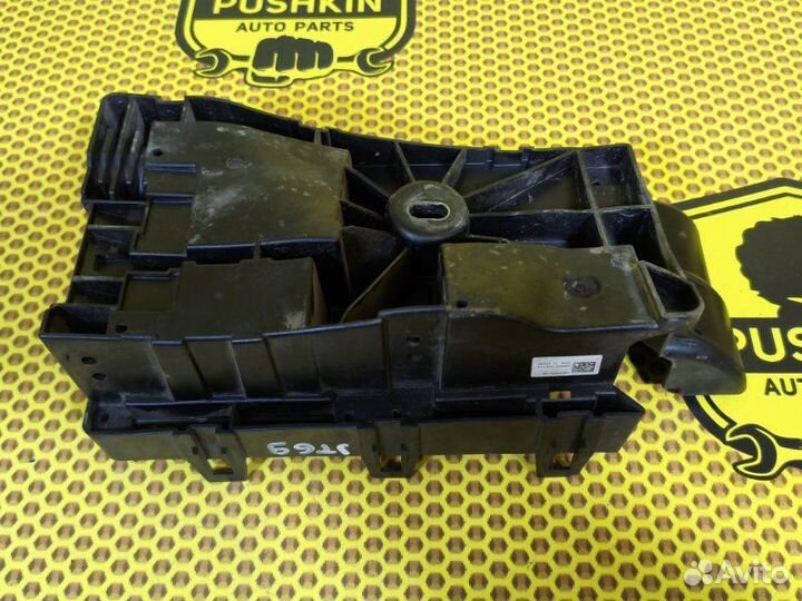 Корпус блока предохранителей под капотом Opel