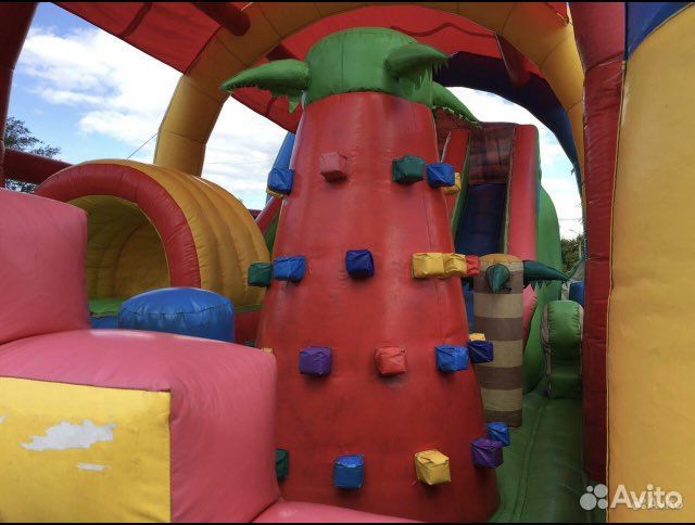Надувной батут с горкой