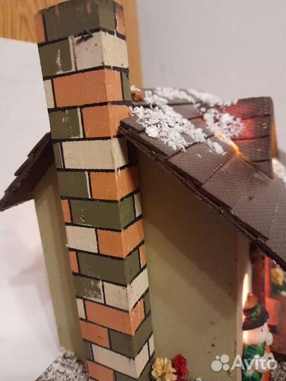 Домик с электрической подсветкой