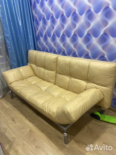 Кожаный диван