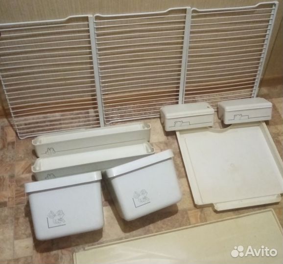 Полки,решетки, стекло для холодильника Бирюса