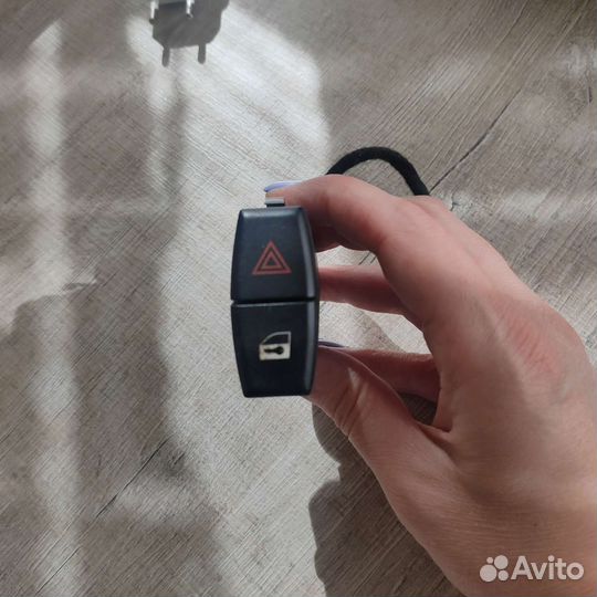 Кнопка аварийной сигнализации BMW X3 E83