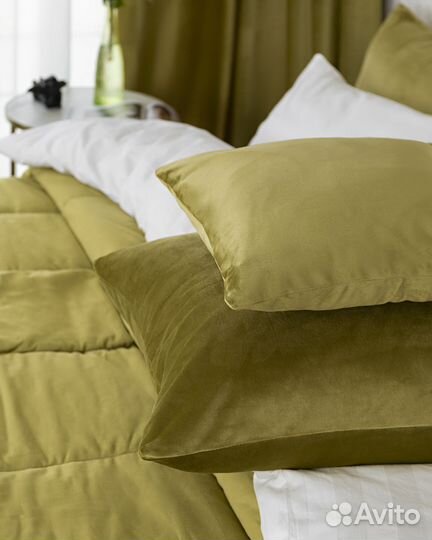 Покрывало Беллиссимо темный янтарь на кровать