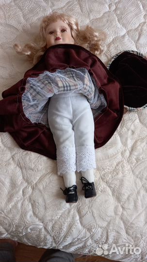 Кукла фарфоровая