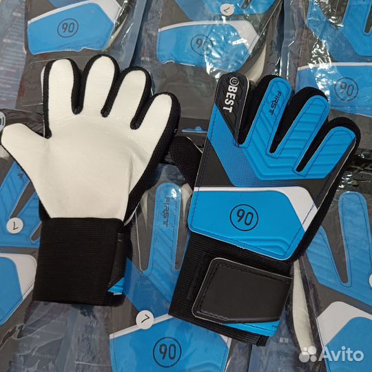 Вратарские перчатки детские. Новые