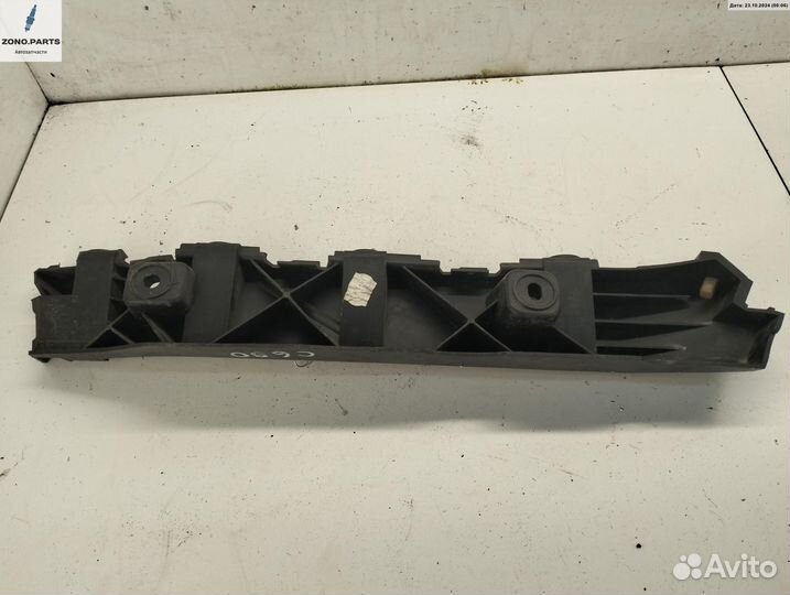 Кронштейн бампера заднего 5P8807376 на Seat Altea