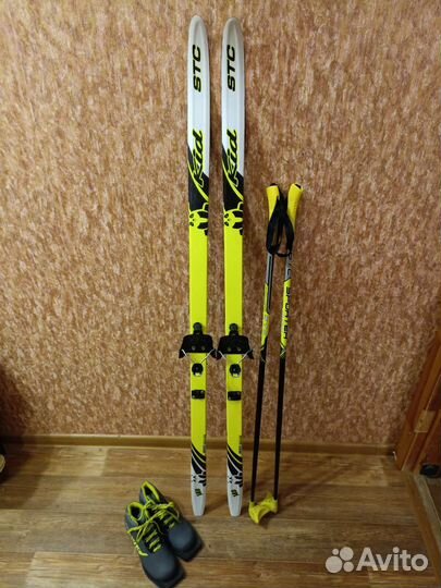 Беговые лыжи + палки + ботинки 38 р