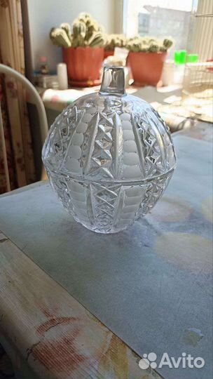Хрустальная конфетница