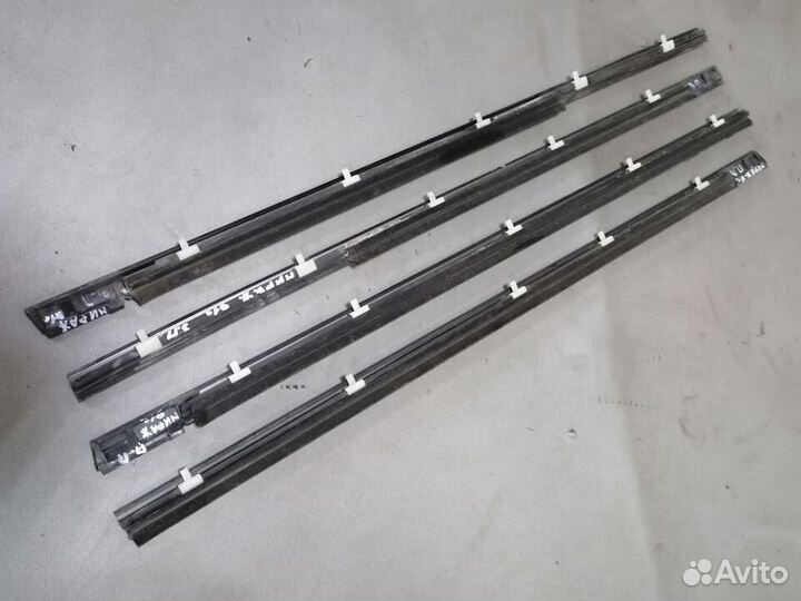 Молдинг стекла бархотка Mitsubishi Mirage 1991