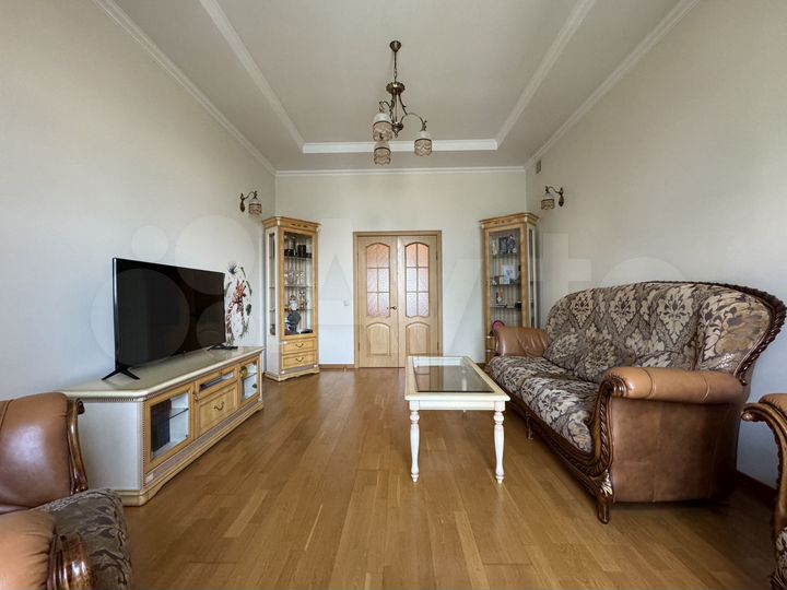 2-к. квартира, 65 м², 8/10 эт.