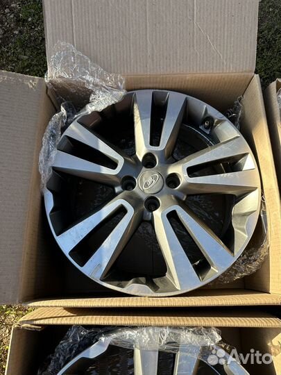 Литые диски r17 на LADA vesta