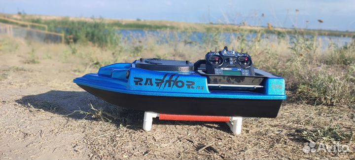 Карповый кораблик для рыбалки с GPS автопилотом