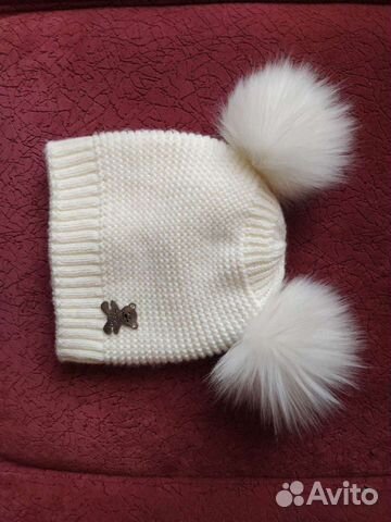 Шапка с помпонами