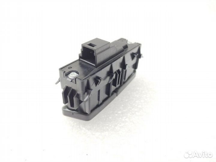 Кнопка центрального замка передняя левая