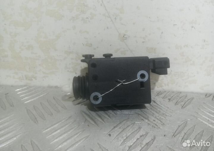 Активатор замка багажника Opel Zafira A