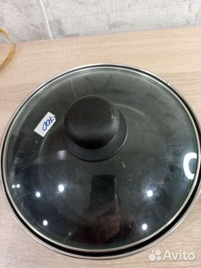 Сковорода с крышкой.Диам.20 см.Новая