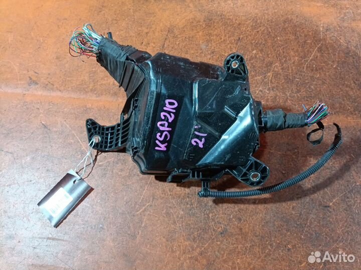 Блок предохранителей Toyota Yaris KSP210