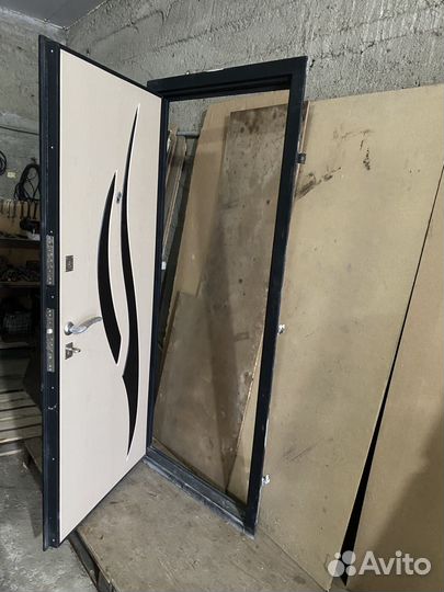 Двери хорошая состайание замки рабатает