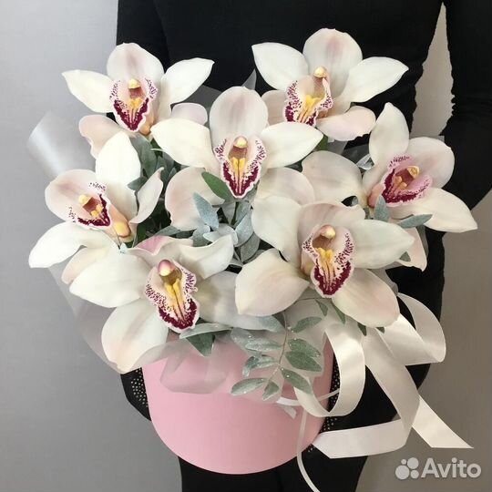 Коробка с орхидеями