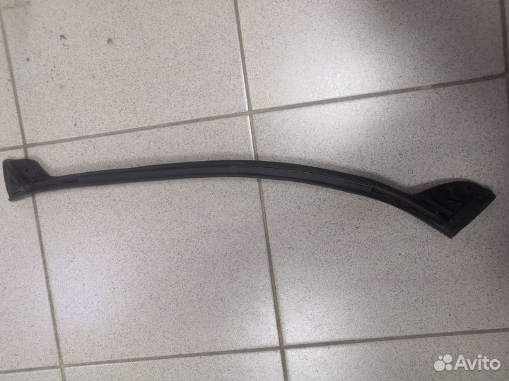 Уплотнитель двери нижний