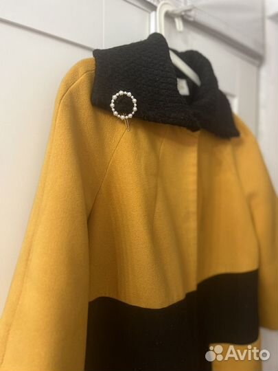 Пальто женское желтое 52