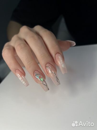 Модель на маникюр