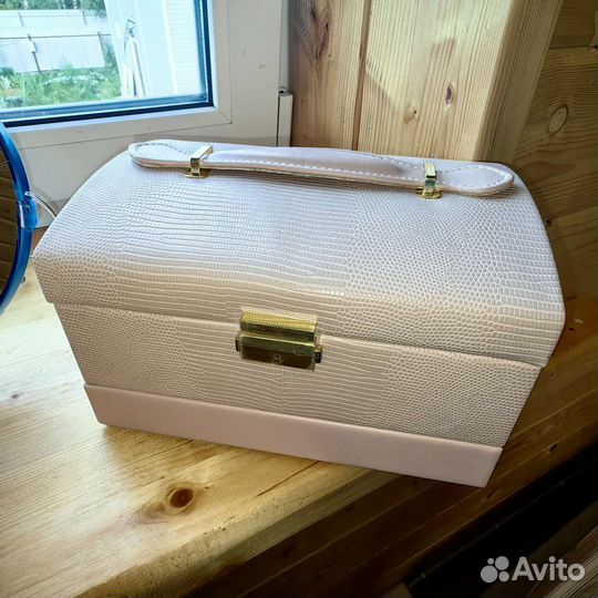 Шкатулка для украшений бледно-розовая