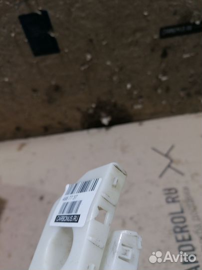 Крепление бампера Nissan Serena C26 (Переднее)