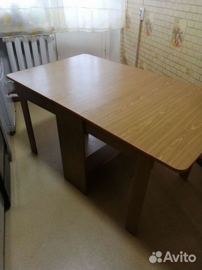 Стол кухонный