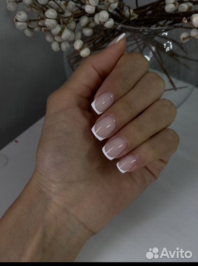 Маникюр и педикюр