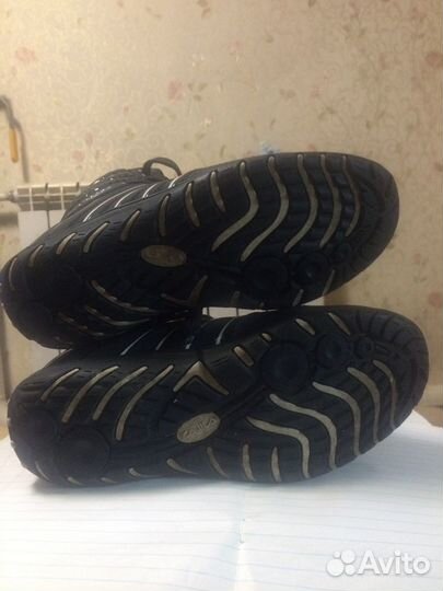 Ботинки спортивные женские