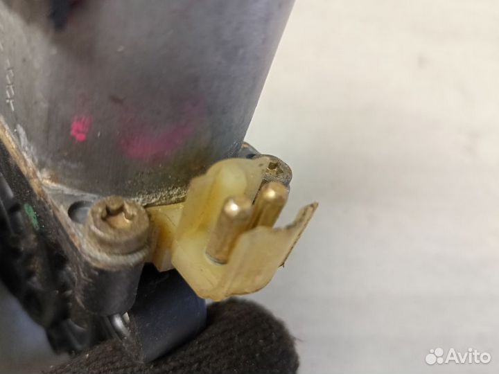 Моторчик переднего правого стеклоподъемника