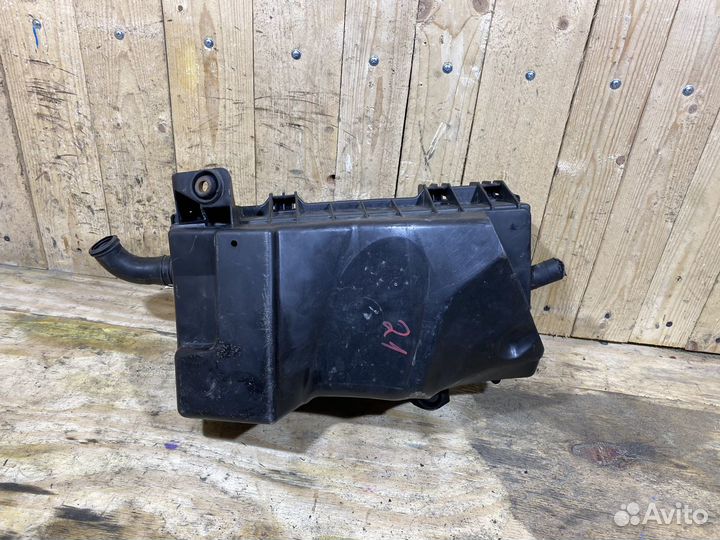 Корпус воздушного фильтра Skoda Octavia Tour