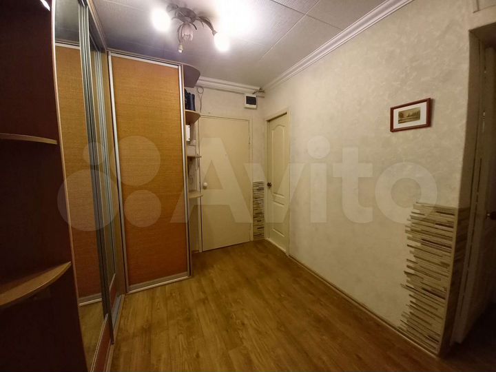 3-к. квартира, 70 м², 1/6 эт.