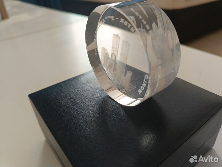 Стеклянная монета 10 франков Конго 2006