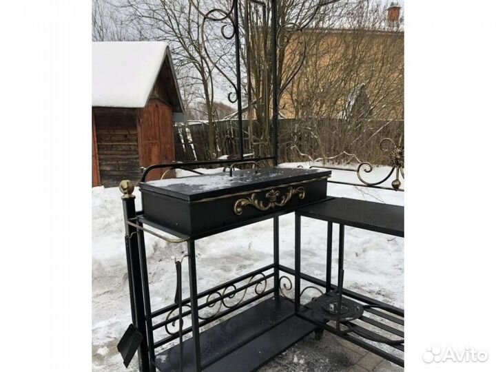 Кованый мангал с крышей и печкой