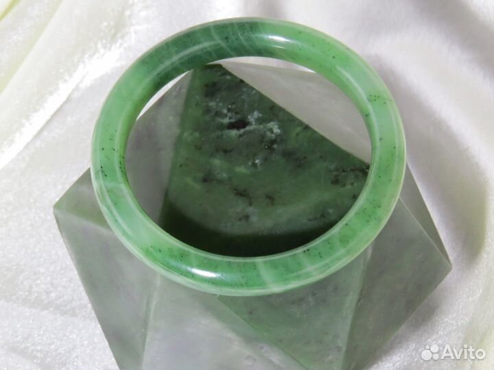 Нефритовый браслет. Нефрит