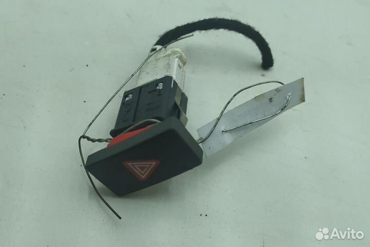 Кнопка аварийной сигнализации Volkswagen Golf