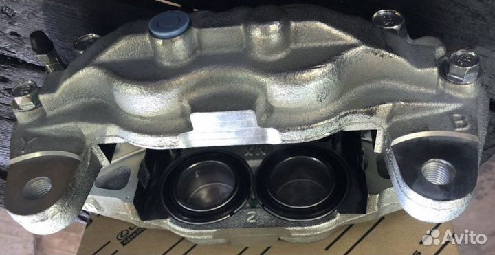 Суппорт тормозной передний правый Toyota Lx450D