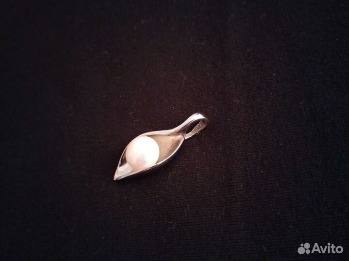 Серебряная подвеска с жемчугом