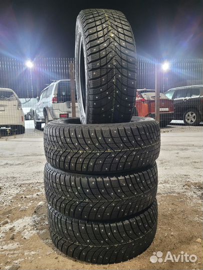 Armstrong Ski-Trac S 225/60 R18 104T